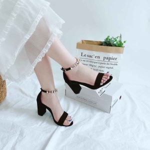 Giày sandal nữ cao gót vuông quai bản ngang da nhung vòng cổ hạt vuông - SD69