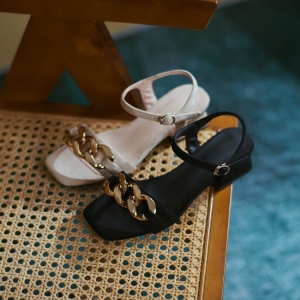 Giày sandal nữ cao gót 3p quai bản ngang da nhung kết khóa xích - SD211
